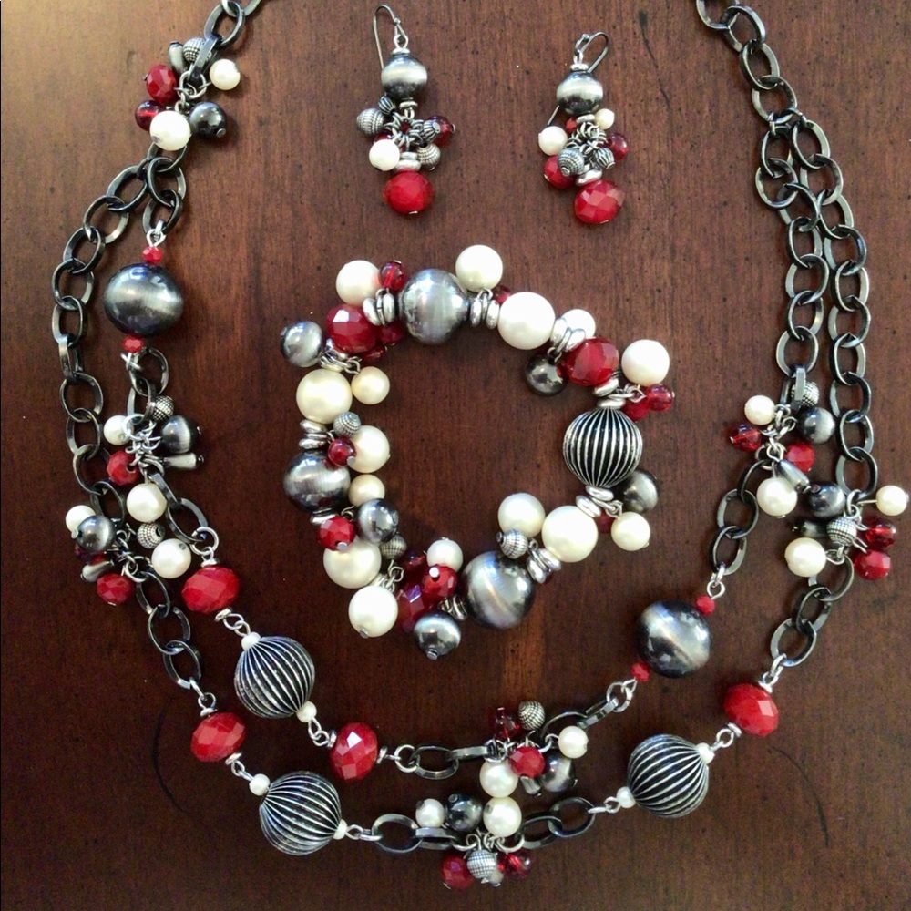 Premier jewelry set, very festive for the holidays